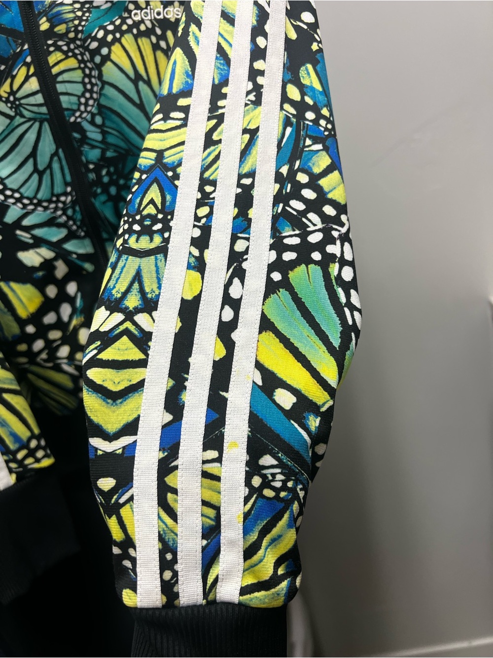 🦋 RARE Adidas x Farm Rio women’s medium butterfly track jacket 🦋 - Picture 10 of 12